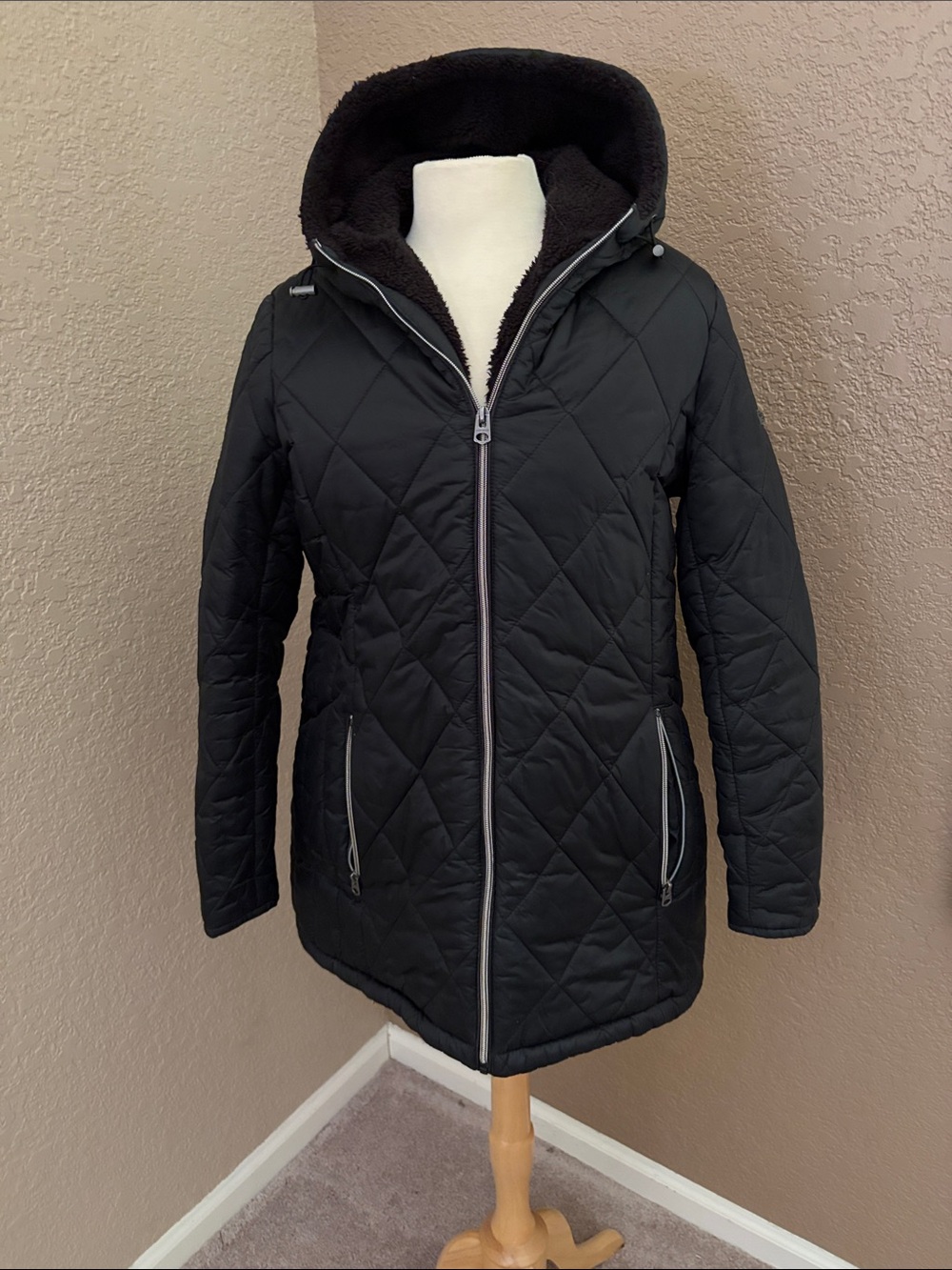 Lucky Brand Women’s Black Quilted Hooded Puffer Coat size L great cond